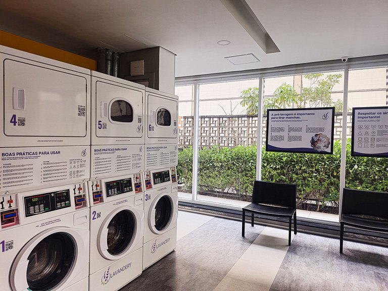 Vitta Apt 3 min from Allianz, Pool, Parking & Wi-Fi