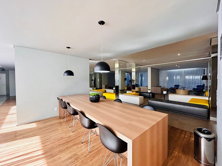 Vitta Apt 3 min from Allianz, Pool, Parking & Wi-Fi