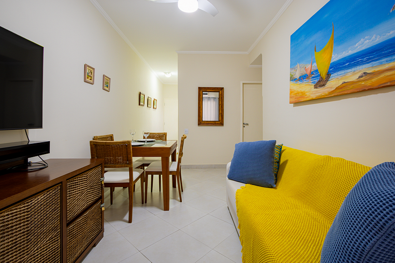 Solar Enseada - 1 Block from the Beach with Parking & Wi-Fi