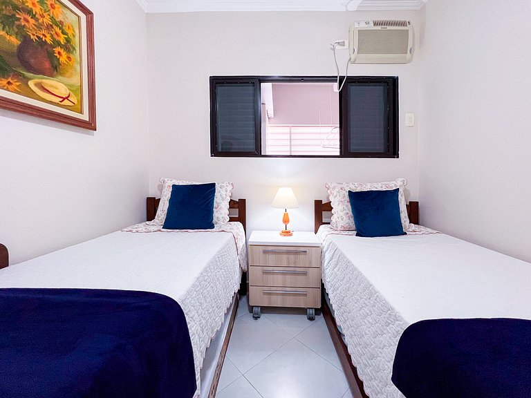 Solar Enseada - 1 Block from the Beach with Parking & Wi-Fi