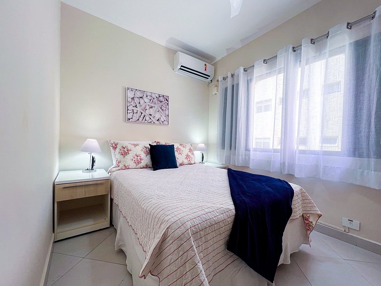 Solar Enseada - 1 Block from the Beach with Parking & Wi-Fi