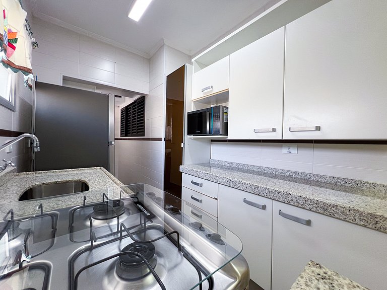 Solar Enseada - 1 Block from the Beach with Parking & Wi-Fi