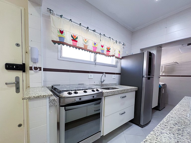 Solar Enseada - 1 Block from the Beach with Parking & Wi-Fi