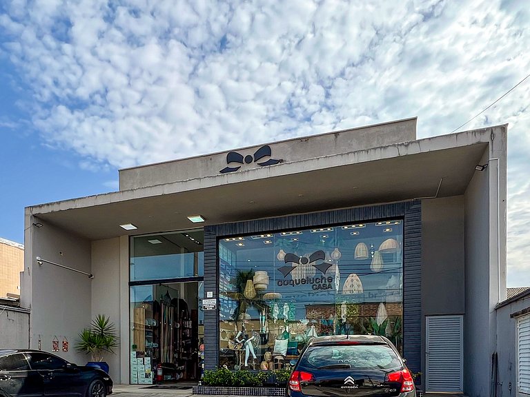 Solar Enseada - 1 Block from the Beach with Parking & Wi-Fi